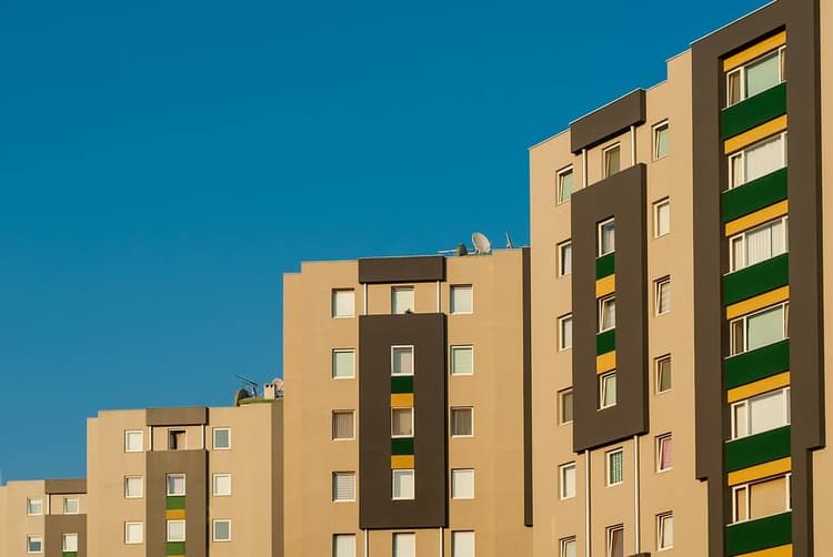 DE NUEVO SOBRE LA LEGITIMACIÓN DEL PRESIDENTE DE LA COMUNIDAD PARA RECLAMAR POR DEFECTOS CONSTRUCTIVOS EN ELEMENTOS COMUNES Y PRIVATIVOS
