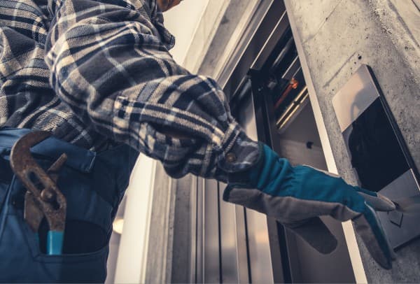 INDEMNIZACIÓN AL PROPIETARIO PRIVADO DE LUCES Y VISTAS AL INSTALARSE UN ASCENSOR